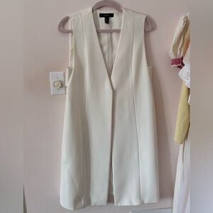 ✨FREE W/ PURCHASE✨ELEGANT SLEEVELESS WHITE VEST 🤍